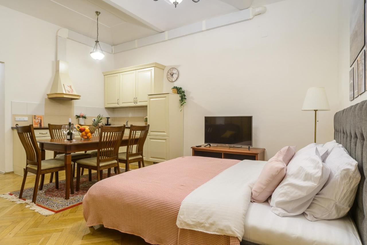 Апартаменти Superior Near Dlouha Street Прага