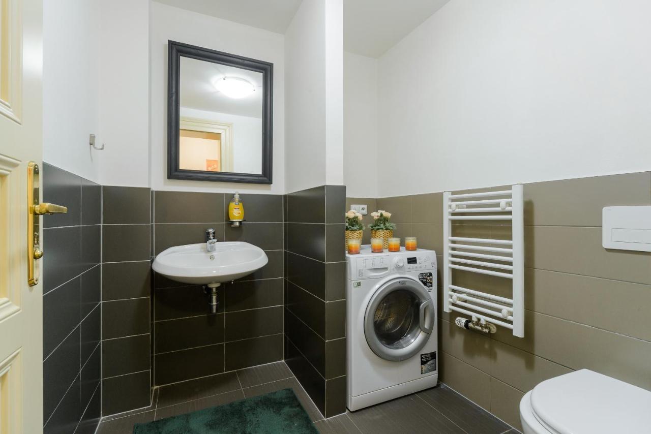 Апартаменти Superior Near Dlouha Street Прага